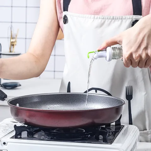 Versatore per Olio in Plastica Beccuccio Dosatore Tappo per Bottiglia di Aceto di Soia Coperchio a Tenuta Stagna Gadget da Cucina
