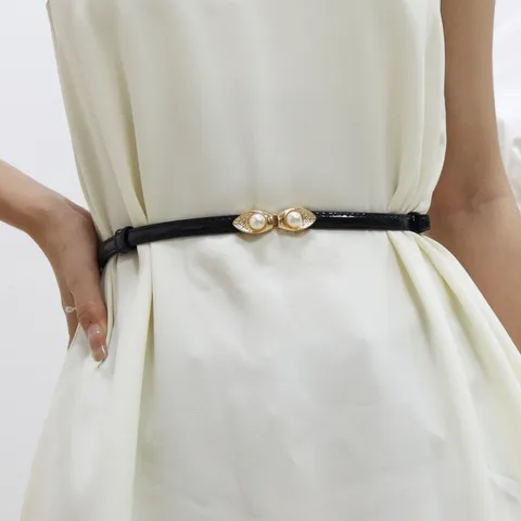 Cintura Sottile in Pelle Verniciata alla Moda da Donna Fibbia di Perla Tono Oro Cinturino Abito Maglione Accessori Decorativi