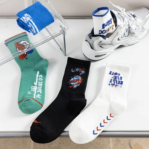 Men Streetwear Mid Tube Socks Cotton Blend Athletic Skateboard Fashion Crew Socks