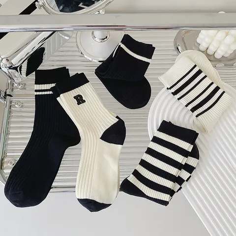 Dames Casual Katoen Kuitvrije Socken Zwart Wit GestreIPT Letter R Borduurwerk Koreaanse Stijl Mode
