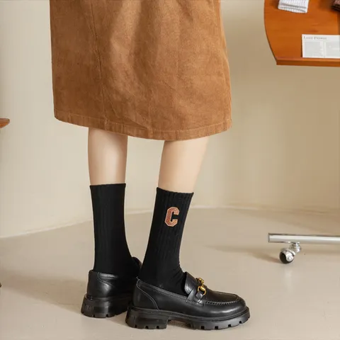 Calze a Tubo Medio in Cotone Autunno Inverno da Donna Calze Sportive Casual Ricamate con Lettere