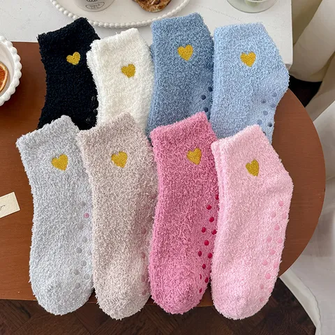 Calzini da Pavimento in Pile Corallo Caldi Invernali da Donna Simpatico Ricamo a Cuore Inospessiti Morbidi Comodi Calzini da Sonno da Interno
