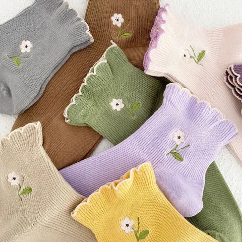 Japanischer Stil Blumen Bestickt Rüschenrand Manschette Mittlere Schaft Socken Damen Baumwolle Lässige Süße Socken