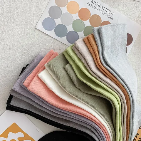 Damen Casual Baumwolle Slouch Socken Japanische Süßigkeiten Farbe Dünne Mittelhohe Strümpfe Frühling Sommer Atmungsaktiv Tägliche Einfarbig