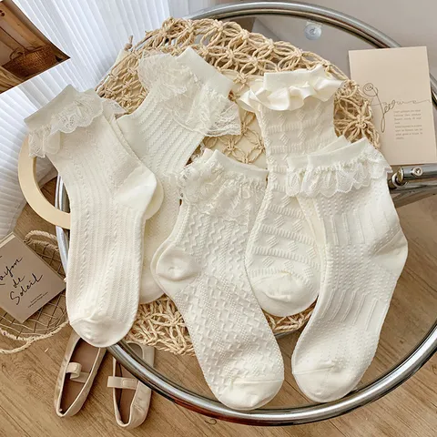 Damen Süß Lolita Japanisch College Stil Weiß Spitzenbesatz Wadenlange Socken Süß Baumwolle Mode Strumpfwaren Tägliche Kleidung