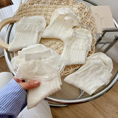 Damen Süß Lolita Japanisch College Stil Weiß Spitzenbesatz Wadenlange Socken Süß Baumwolle Mode Strumpfwaren Tägliche Kleidung