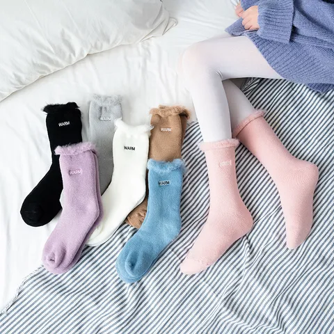 Damen Winter Verdickte Gebürstete Warme Frottee Socken Süße Stickerei Rollrand Mittelhohe Thermosocken