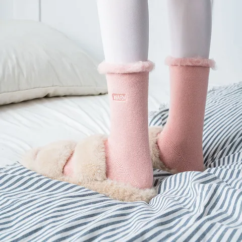 Damen Winter Verdickte Gebürstete Warme Frottee Socken Süße Stickerei Rollrand Mittelhohe Thermosocken