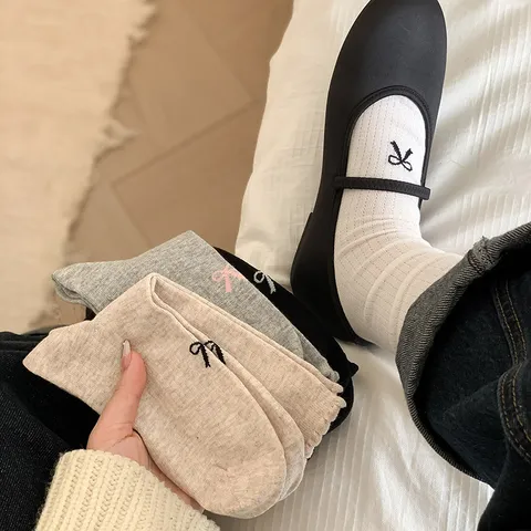Chaussettes Slouch Mignonnes avec Nœud en Dentelle pour Femmes Style Ins Japonais Chaussettes Mi-Hautes en Coton Décontractées
