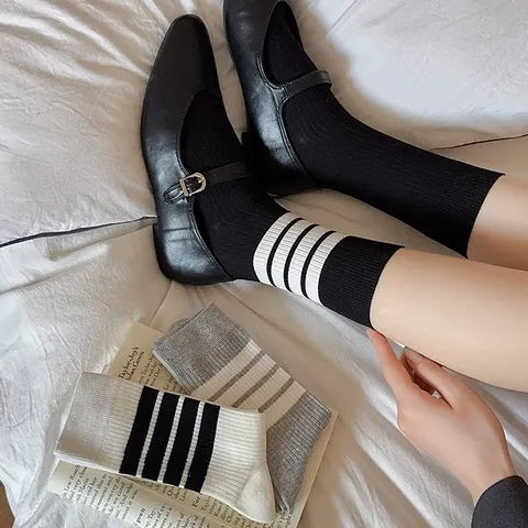 Chaussettes Mi-Mollet Fines pour Femmes Style Collège JK Japonais Rayé Trois Bandes Casual Coton Respirant Mode Hosiery