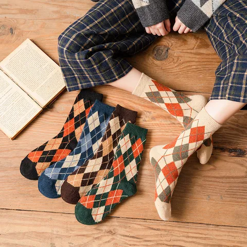 Damen Wolle Verdickt Argyle Wadenstrümpfe Vintage Britisch College Stil Retro Crew Socken Winter Warm Lässig Strumpfwaren