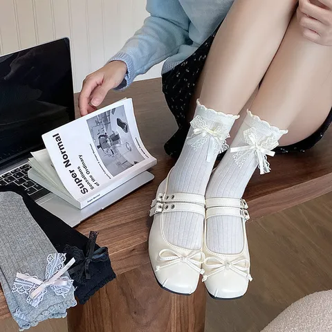 Damen Süße Polka Dot Wadenlange Socken Süße Spitzen Schleife Rüschen Baumwollmischung Lässige Strumpfwaren Mode
