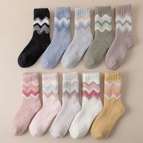 Damen Winter Verdickt Korallenfleece Crew Socken Welliges Streifen Weich Warme Bodensocken