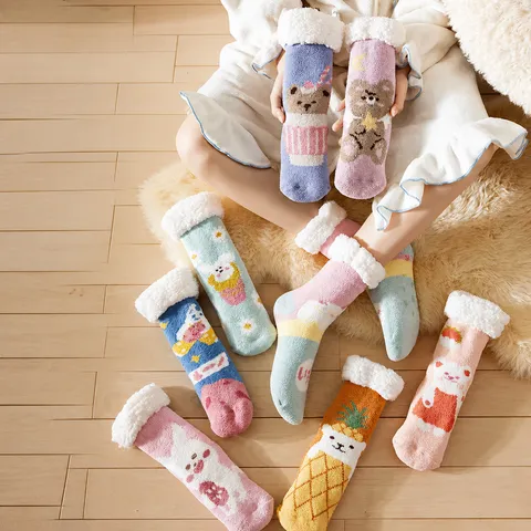 Damen Winter Verdickt Korallenfleece Warm Boden Socken Süße Cartoon Tier Design Bequeme Schlaf Zuhause Socken