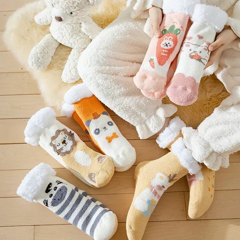 Damen Winter Verdickt Korallenfleece Warm Boden Socken Süße Cartoon Tier Design Bequeme Schlaf Zuhause Socken