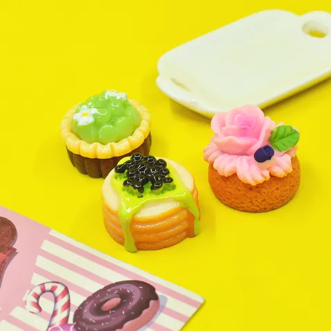 Ciondoli in Resina a Forma di Torta alla Crema di Frutta in Miniatura Accessori DIY Ciondolo Portachiavi Stile Dolce
