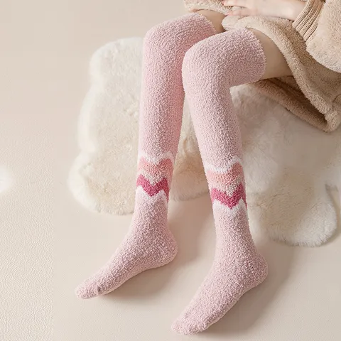 Damen Winter Verdickte Warme Korallenfleece Overknee Socken Kontrastfarbe Jacquard Plüsch Haussocken