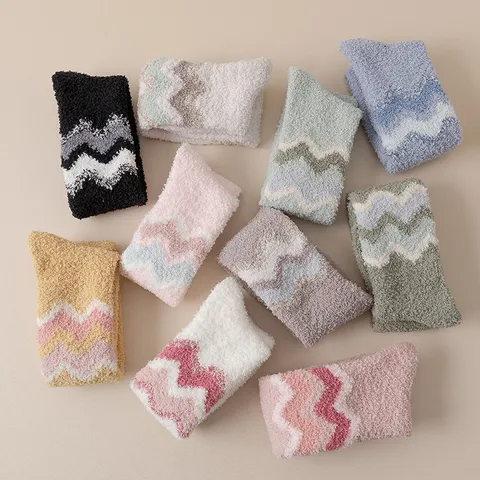 Damen Winter Verdickte Warme Korallenfleece Overknee Socken Kontrastfarbe Jacquard Plüsch Haussocken