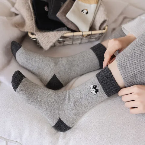 Chaussettes Slouch en Mélange de Laine Épaissies d'Hiver Femmes Style Coréen Bloc de Couleur Broderie Animal de Dessin Animé