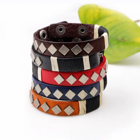 Pulsera de Cuero de Estilo Punk para Hombres y Mujeres Cuerda Trenzada Multicapa Remache de Aleación Joyería de Pulsera de Moda Retro