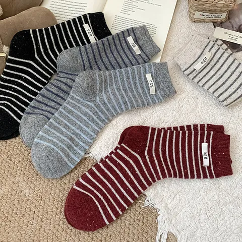 Calze in Lana a Righe a Tubo Medio da Donna Stile Coreano Minimalista Spesse Calde Invernali Casual Con Toppa di Lettere