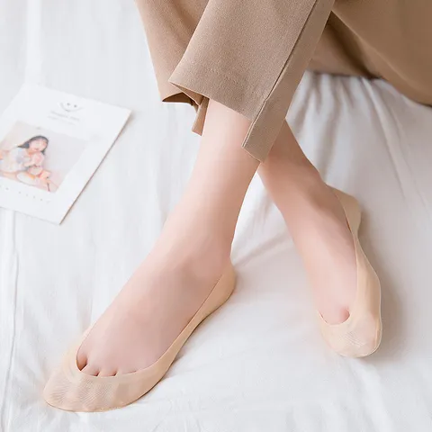 Damen Eisseide Unsichtbare Füßlinge Baumwollboden Antirutsch Niedrige Kurze Socken Lässige Schuhe