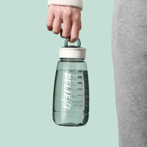 Large Capacity Plastic Sports Water Bottle Portable Handheld Transparent Water Bottle With Time Scale For Fitness Gym
