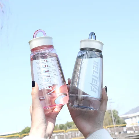 Large Capacity Plastic Sports Water Bottle Portable Handheld Transparent Water Bottle With Time Scale For Fitness Gym