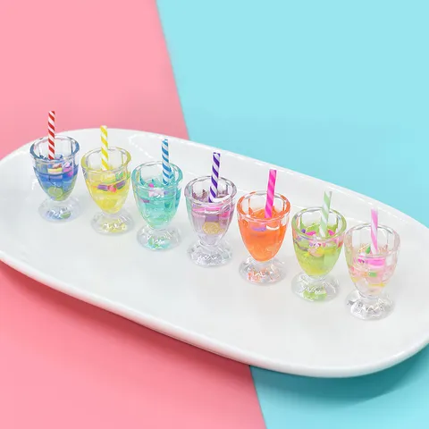 Mignons Accessoires de Bricolage en Résine Miniature Gobelet de Boisson Tranche de Fruit Couleurs Mixtes Aléatoires pour Étui de Téléphone en Argile Crème Maison de Poupée Matériaux de Bricolage
