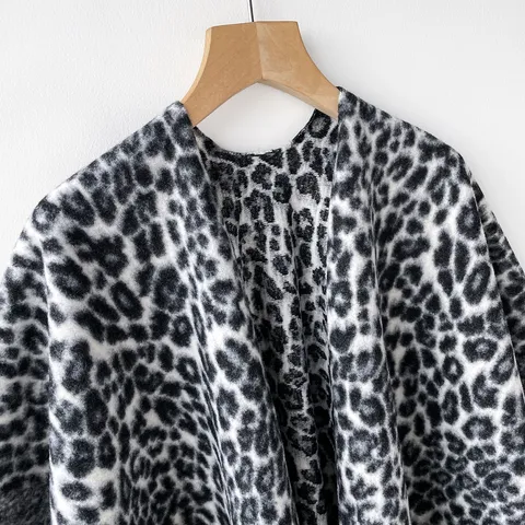 Women's Winter Warm Imitation Cashmere Shawl Elegant Leopard Print Tassel Cape Fashion Poncho Blanket Scarf