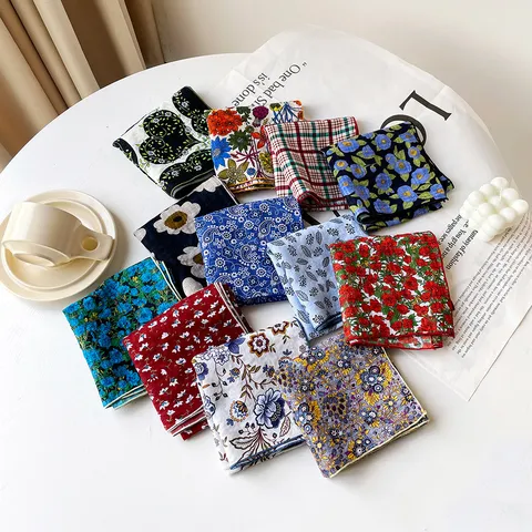 Women's Cotton Blend Square Scarf Vintage Paisley Floral Print Bandana Lightweight Neck Scarf Chic Daily Fashion Accessories