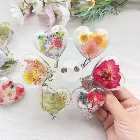 Korean Style Clear Resin Heart Shape Retractable Badge Reel With Real Dried Flower Alligator Clip ID Card Holder For Nurse Student
