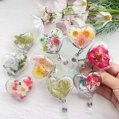 Korean Style Clear Resin Heart Shape Retractable Badge Reel With Real Dried Flower Alligator Clip ID Card Holder For Nurse Student