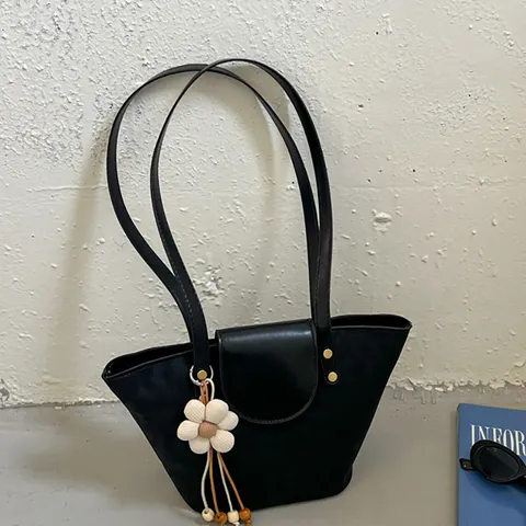Borsa Tote da Donna Minimalista in Pelle PU con Ciondolo a Fiore Tinta Unita Borsa a Spalla a Secchiello Casual Quotidiana per Donna