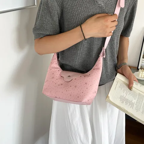 Sac à Main Épaule Croissant en Tissu Imprimé Étoile Style Français Tendance Streetwear Sac Bandoulière Hobo Avec Fermoir Magnétique Femme