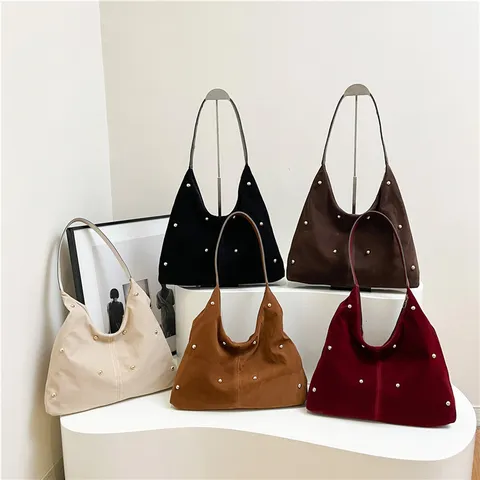 Women Large Capacity Velvet Tote Bag Vintage Rivet Hobo Shoulder Bag Street Fashion Casual Handbag Versatile Travel Shopper Bag