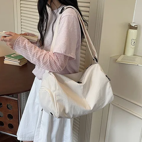 Lightweight Travel Duffel Bag Large Capacity Nylon Waterproof Gym Bag With Dry Wet Separation Shoe Compartment Women