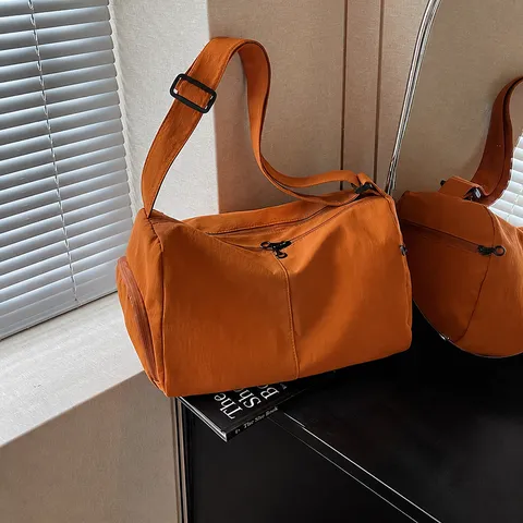 Lightweight Travel Duffel Bag Large Capacity Nylon Waterproof Gym Bag With Dry Wet Separation Shoe Compartment Women