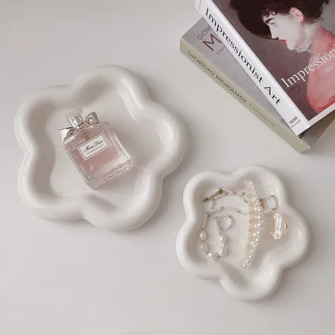 Ins Stijl Onregelmatige Bloem Hart Keramische Plaat Sieraden Dienblad Desktop Opslag Ornamenten Dessert Schaal Woondecoratie