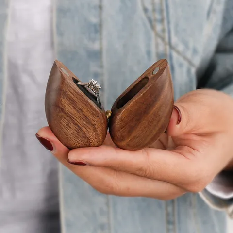 Vintage Black Walnut Wood Heart Shaped Ring Box Creative Proposal Ring Storage Box Wooden Jewelry Organizer
