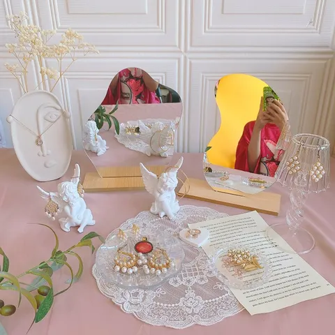 Ins Stijl Sieraden Display Rekwisieten Onregelmatige Acryl Spiegel Hars Engel Beeldje Vaas Fotografie Rekwisieten Desktop Decor