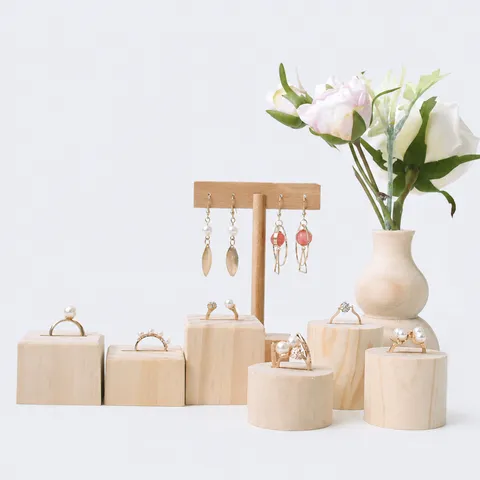 Natuurlijk Massief Houten Ring Display Standaard Vierkant En Rond Houten Sieradenhouder Organizer Voor Ring Oorstecker Vitrine Opslag