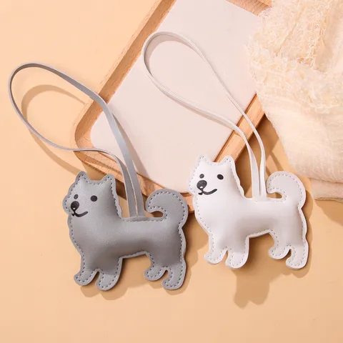 Adorable Pendentif Porte-clés Chiot Samoyède en Cuir PU pour Sac Femme Accessoires Cadeau Cousu à la Main Forme d'animal