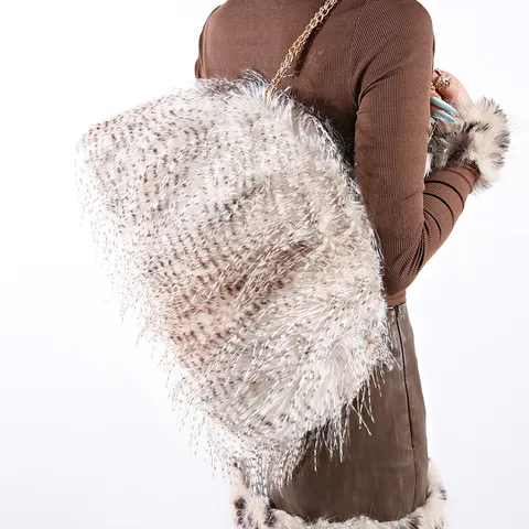 Women Fashion Plush Cloud Bag Large Capacity Furry Feather Clutch Crossbody Bag Soft Puffy Winter Shoulder Bag