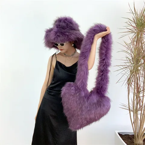 Ensemble Chapeau Seau et Sac à Bandoulière en Forme de Cœur en Fausse Fourrure d'Hiver Chaud Chapeau en Peluche Ensemble de Sac à Main Accessoires de Mode pour Femmes