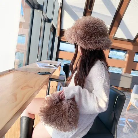 Women Faux Shearling Bucket Hat And Plush Handbag Set Gradient Winter Warm Hat Bag Set