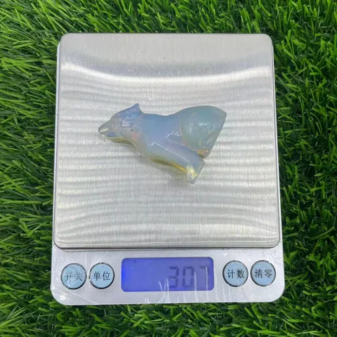 Natural Gemstone Carved Wolf Figurine Healing Crystal Howling Wolf Totem Statue Animal Sculpture Tabletop Ornament Home Decor Accents Gift