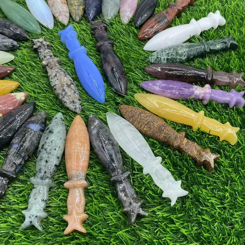 Pugnale in Cristallo di Pietra Preziosa Naturale Intagliato a Mano Statuetta in Miniatura Stile Americano Smerigliatura Lucidata Pietre Curative Ornamento da Scrivania