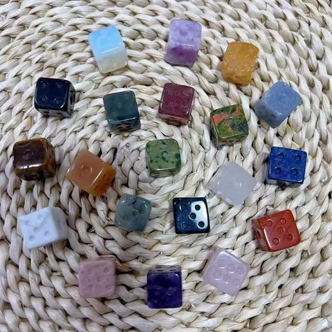 Natural Stone Crystal Dice Six Sided D6 Polished Gemstone Dice For DND RPG Tabletop Board Games Healing Crystals Decor Gift