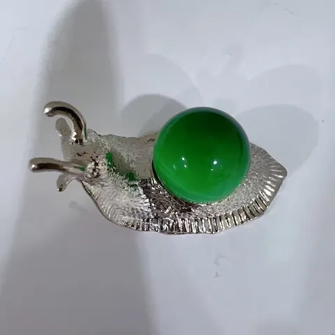 Natural Crystal Gemstone Ball Snail Figurine Silver Alloy Base Carved Stone Snail Ornament Desktop Decoration Healing Crystal Gift